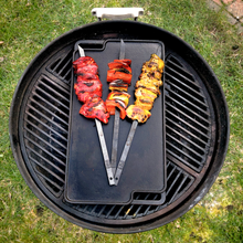 Load image into Gallery viewer, Three skewers on a barbecue plancha
